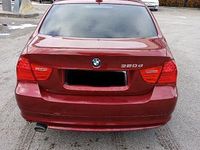 Gebraucht BMW 320 184 PS (135 kW) 2011 Rot Limousine