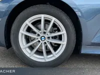 Gebraucht BMW 318 Comfort Edition 150 PS (110 kW) 2025 Arctic race blue metallic Limousine