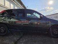 Second-hand Ford Focus 116 CP (85 kW) 2004 Verde Hatchback