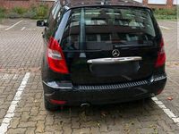 Gebraucht Mercedes A180 109 PS (80 kW) 2011 Schwarz Kleinwagen