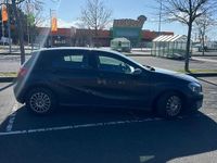 Gebraucht Mercedes A180 109 PS (80 kW) 2012 Schwarz Kleinwagen