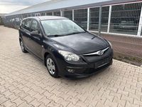 Gebraucht Hyundai i30 126 PS (92 kW) 2011 Schwarz Kombi