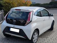 Gebraucht Toyota Aygo 69 PS (50 kW) 2014 Weiß Kleinwagen