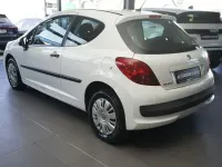 Gebraucht Peugeot 207 Filou 73 PS (53 kW) 2008 Weiß Limousine