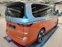 Używany VW Multivan Life 150 KM (110 kW) 2025 Pomarańczowy Minivan