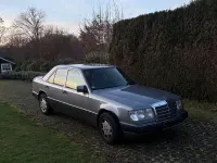 Gebraucht Mercedes E230 132 PS (97 kW) 1989 Silber Limousine