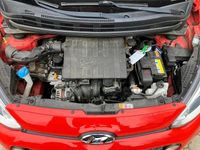 Gebraucht Hyundai i10 83 PS (61 kW) 2018 Rot Kleinwagen