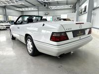Usata Mercedes E320 220 CV (161 kW) 1994 Bianco Cabrio