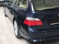 Gebraucht BMW 530 272 PS (200 kW) 2007 Blau Kombi