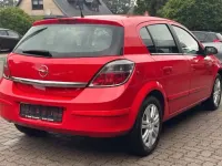 Gebraucht Opel Astra 101 PS (74 kW) 2009 Rot Kleinwagen