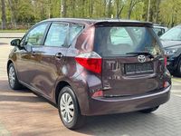 Gebraucht Toyota Verso-S Cool 99 PS (72 kW) 2011 Violett Van / Kleinbus