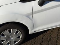 Gebraucht Ford Fiesta Ambiente 60 PS (44 kW) 2009 Weiß Kleinwagen