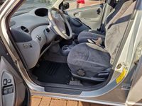 Gebraucht Toyota Yaris 75 PS (55 kW) 2002 Silber Limousine
