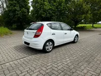 Gebraucht Hyundai i30 109 PS (80 kW) 2010 Weiß Limousine