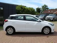 Gebraucht Hyundai i20 Classic 75 PS (55 kW) 2016 Weiß Kleinwagen
