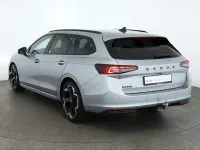 Neu Skoda Superb SportLine 150 PS (110 kW) 2025 Pebblesilvermet. Kombi