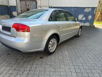 Używany Audi A4 102 KM (75 kW) 2005 Srebrny Sedan/Limuzyna
