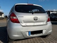 Gebraucht Hyundai i20 77 PS (56 kW) 2010 Grau Kleinwagen