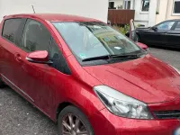 Gebraucht Toyota Yaris 90 PS (66 kW) 2012 Rot Kleinwagen