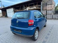Gebraucht VW Fox 54 PS (39 kW) 2006 Blau Kleinwagen