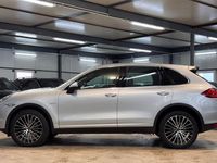 Usado Porsche Cayenne 245 HP (180 kW) 2012 Prateado SUV