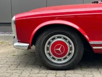 Gebraucht Mercedes 230 150 PS (110 kW) 1964 Rot Cabrio