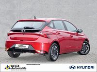 Gebraucht Hyundai i20 Trend 101 PS (74 kW) 2023 Dragon red Kleinwagen