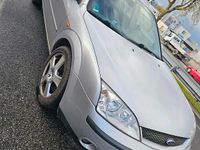 Gebraucht Ford Mondeo 125 PS (91 kW) 2002 Silber Limousine