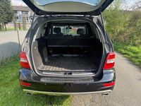 Gebraucht Mercedes ML350 231 PS (169 kW) 2010 Schwarz SUV