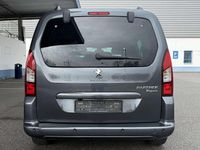 Gebraucht Peugeot Partner Allure 99 PS (72 kW) 2017 Lack grau sharkg Van / Kleinbus