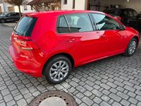 Gebraucht VW Golf VII Trendline 86 PS (63 kW) 2017 Rot Limousine