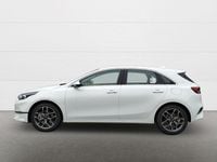 Gebraucht Kia Ceed Spirit 140 PS (102 kW) 2024 Hw2) deluxe white m (weiss Kleinwagen