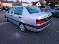 Second-hand VW Vento 90 CP (66 kW) 1996 Gri Berlinǎ