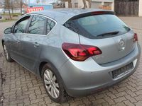 Gebraucht Opel Astra Innovation 110 PS (80 kW) 2012 Silbersee/perl silber (m2) Kleinwagen