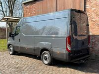 Gebraucht Iveco Daily 136 PS (100 kW) 2021 Grau Van