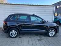Neu Skoda Karoq Selection 150 PS (110 kW) 2025 Blackmagic perleffekt SUV