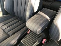 Second-hand Mercedes E250 90 CP (66 kW) 1991 Albastru Berlinǎ