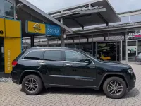 Gebraucht Jeep Grand Cherokee Limited 250 PS (183 kW) 2017 Schwarz metallic SUV