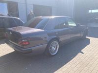 Gebraucht Mercedes E500 326 PS (239 kW) 1992 Violet Limousine
