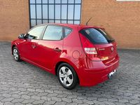 Gebraucht Hyundai i30 109 PS (80 kW) 2010 Rot Kleinwagen