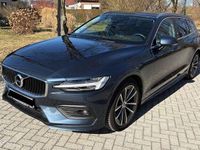 Gebraucht Volvo V60 Momentum 150 PS (110 kW) 2020 Blau Kombi