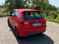 Gebraucht Ford Fiesta 69 PS (50 kW) 2005 Rot Kleinwagen