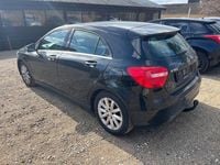 Gebraucht Mercedes A180 109 PS (80 kW) 2015 Schwarz Limousine