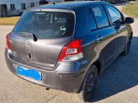 Gebraucht Toyota Yaris 99 PS (72 kW) 2011 Grau Kleinwagen