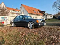 Gebraucht Mercedes E230 140 PS (102 kW) 1988 Schwarz Limousine