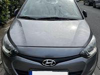 Gebraucht Hyundai i20 Style 101 PS (74 kW) 2012 Grau Kleinwagen