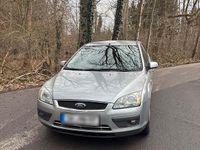 Gebraucht Ford Focus Ghia 101 PS (74 kW) 2005 Grau Limousine