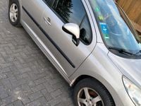 Gebraucht Peugeot 207 70 PS (51 kW) 2008 Grau Kleinwagen