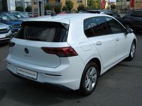 Second-hand VW Golf VIII Life 131 CP (96 kW) 2021 Alb Berlinǎ