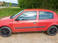 Używany Renault Clio II 58 KM (42 kW) 2001 Czerwony Hatchback